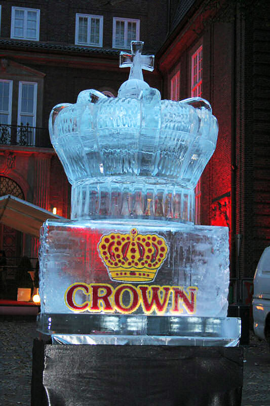 Krone aus Eis geschnitzt - Eiskunst vom Feinsten - Birekoven