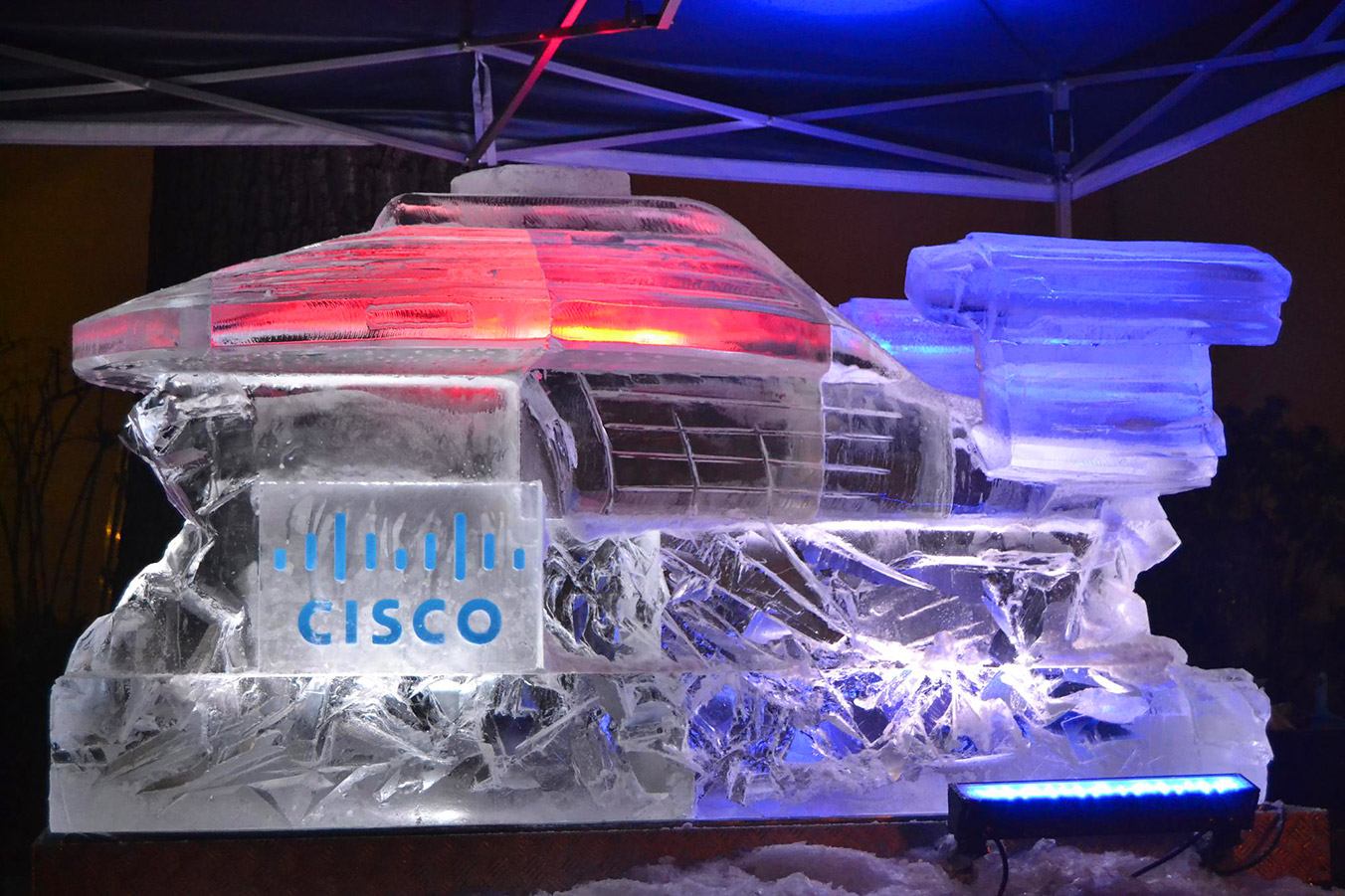 Eisdesigner Eisskulpturen Raumschiff aus Eis
